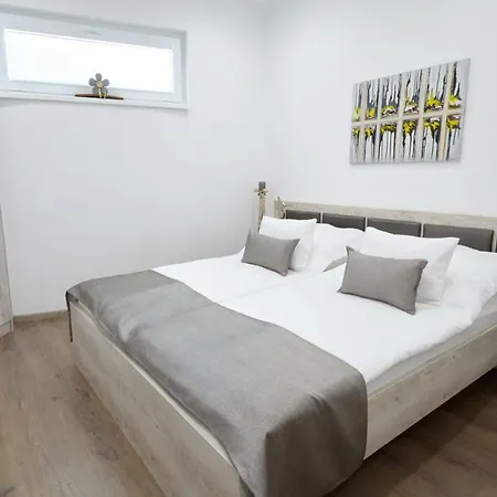 Foter Ii. Apartment *