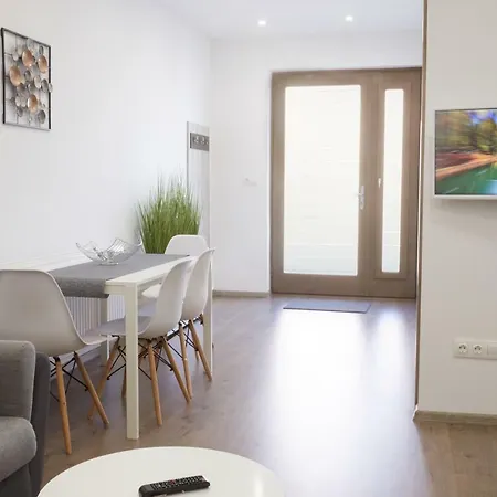 Foter Ii. Apartment *