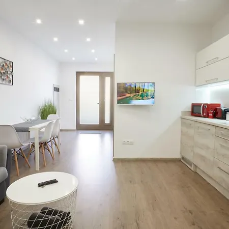 Foter Ii. Apartment *